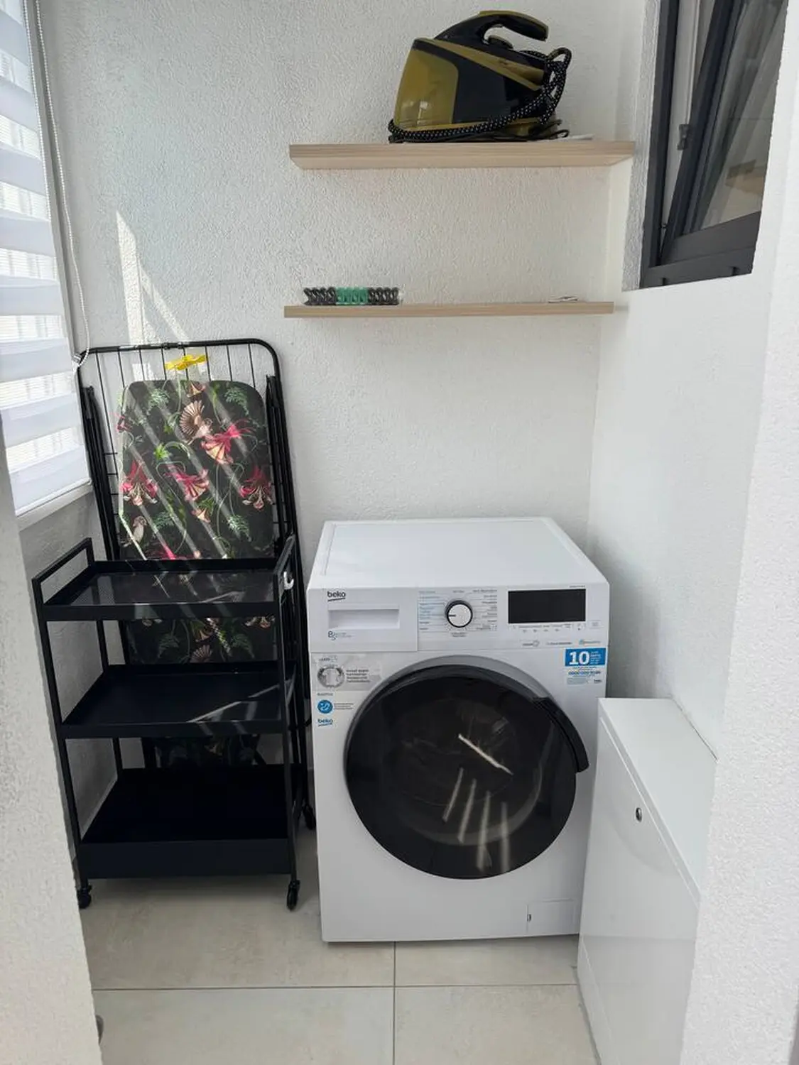 Wohlfühlen – Waschmaschine mit Wäscheständer